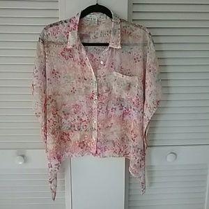 Fresh Floral Butterfly Blouse NWOT🎵*